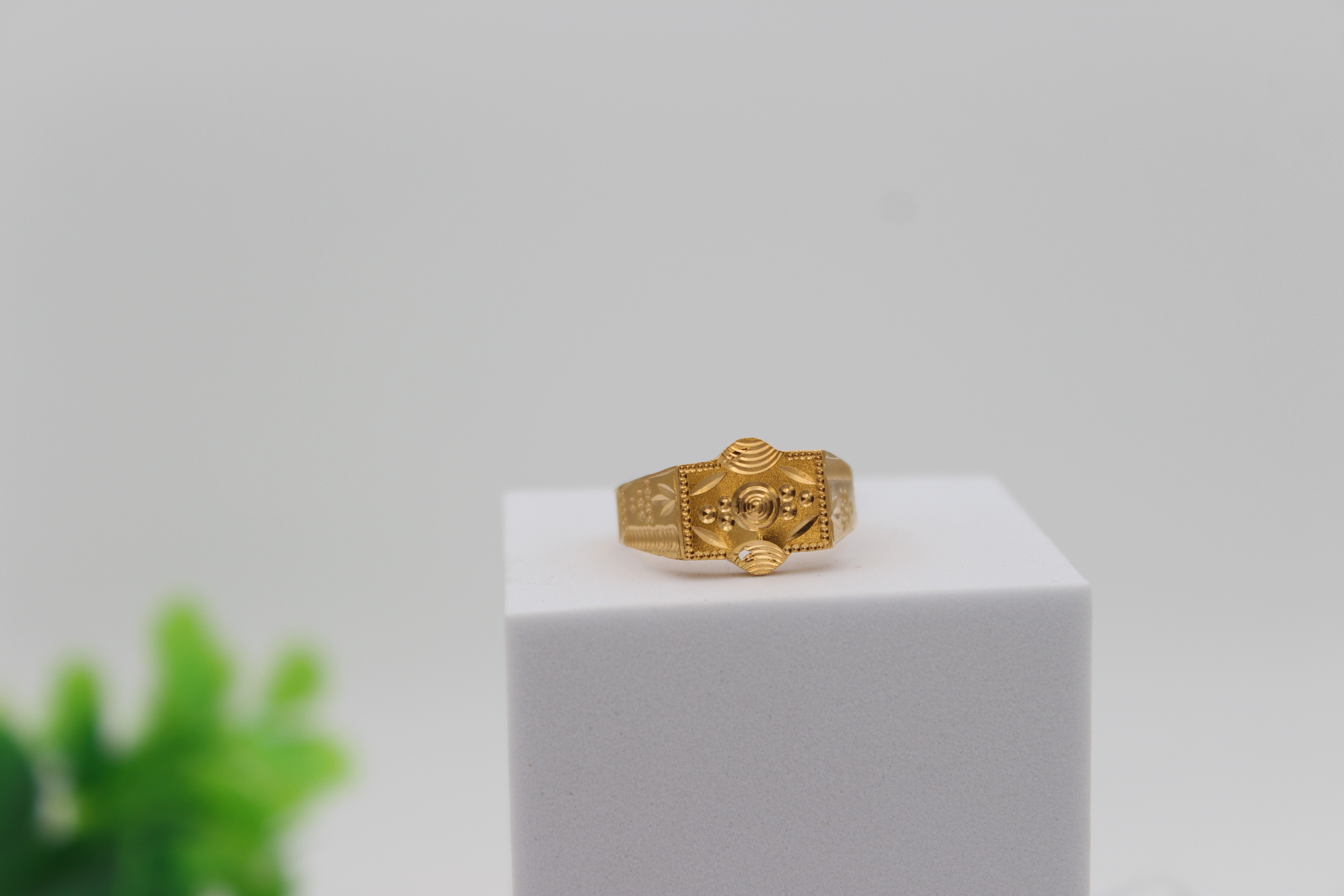GENTS DESIGN GOLD RING 