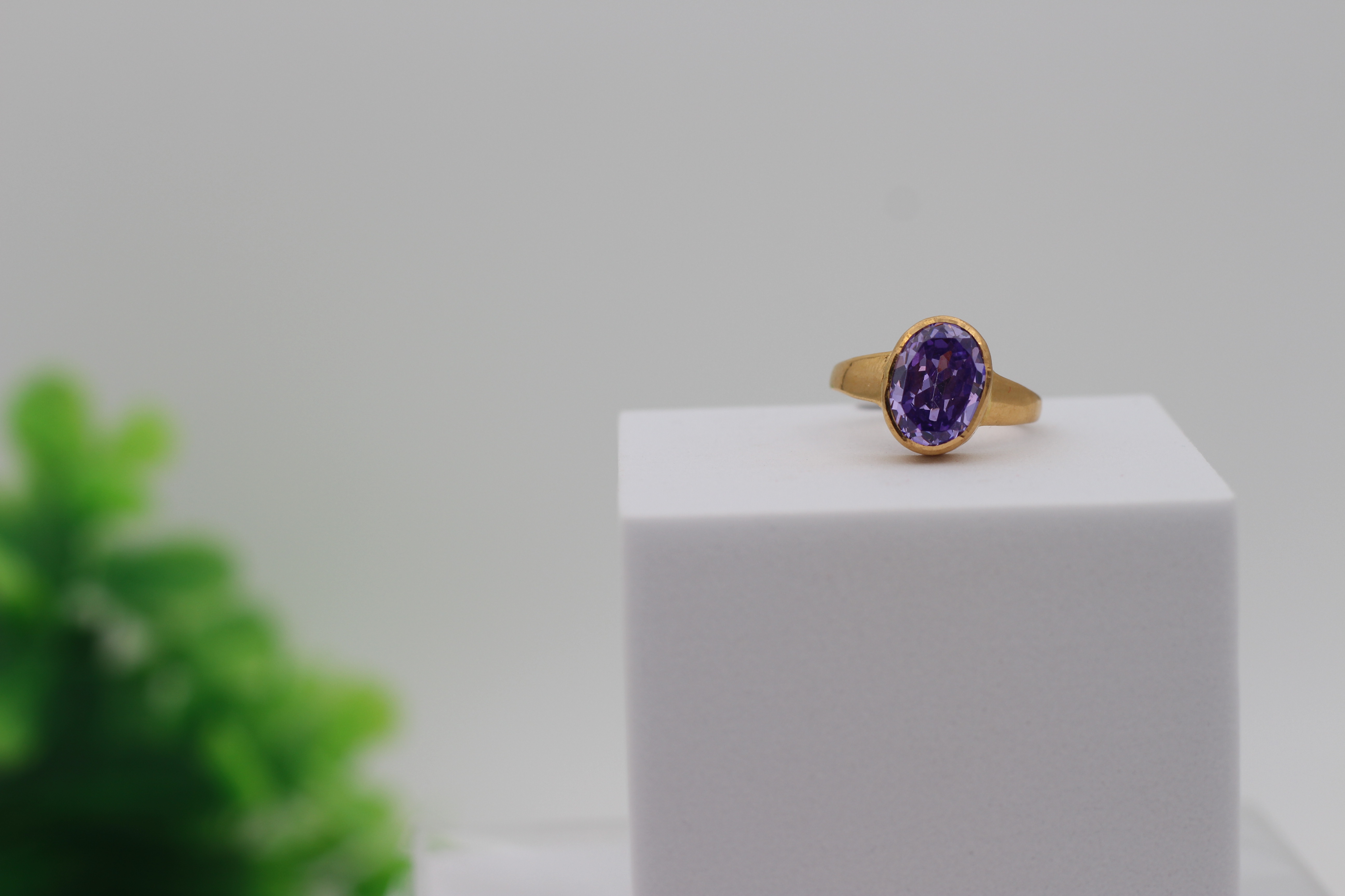 LADIES GOLD DESIGN RING