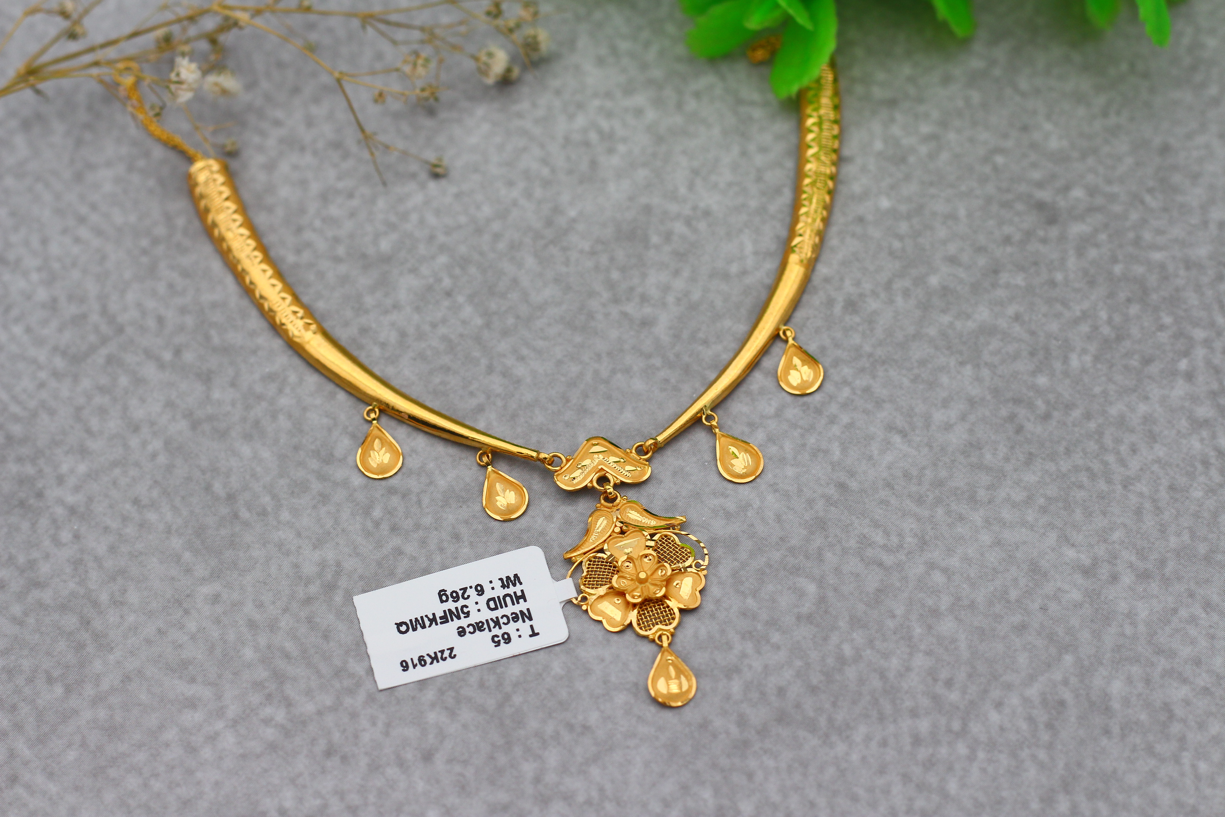NECKLACE