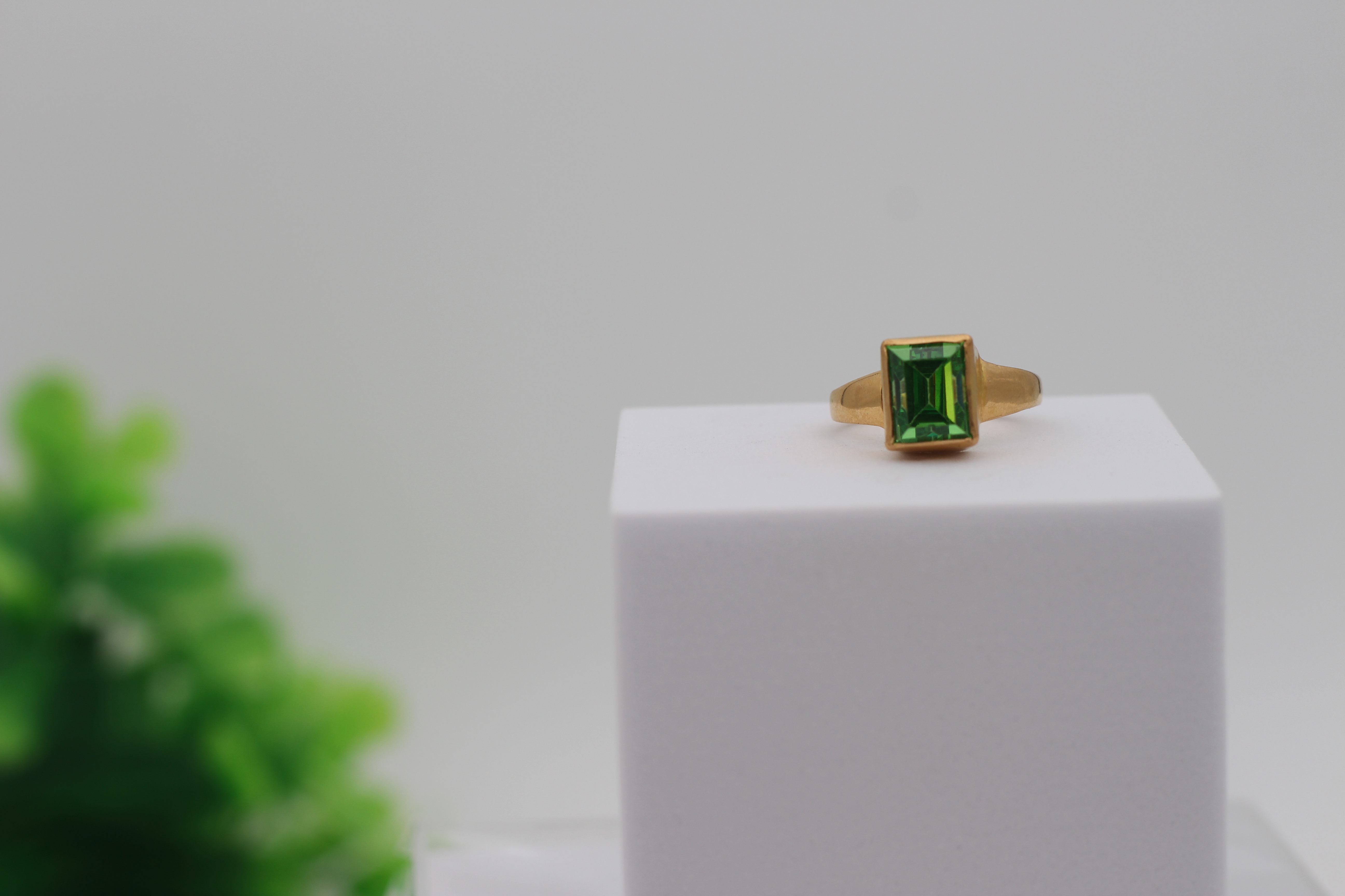LADIES GOLD DESIGN RING