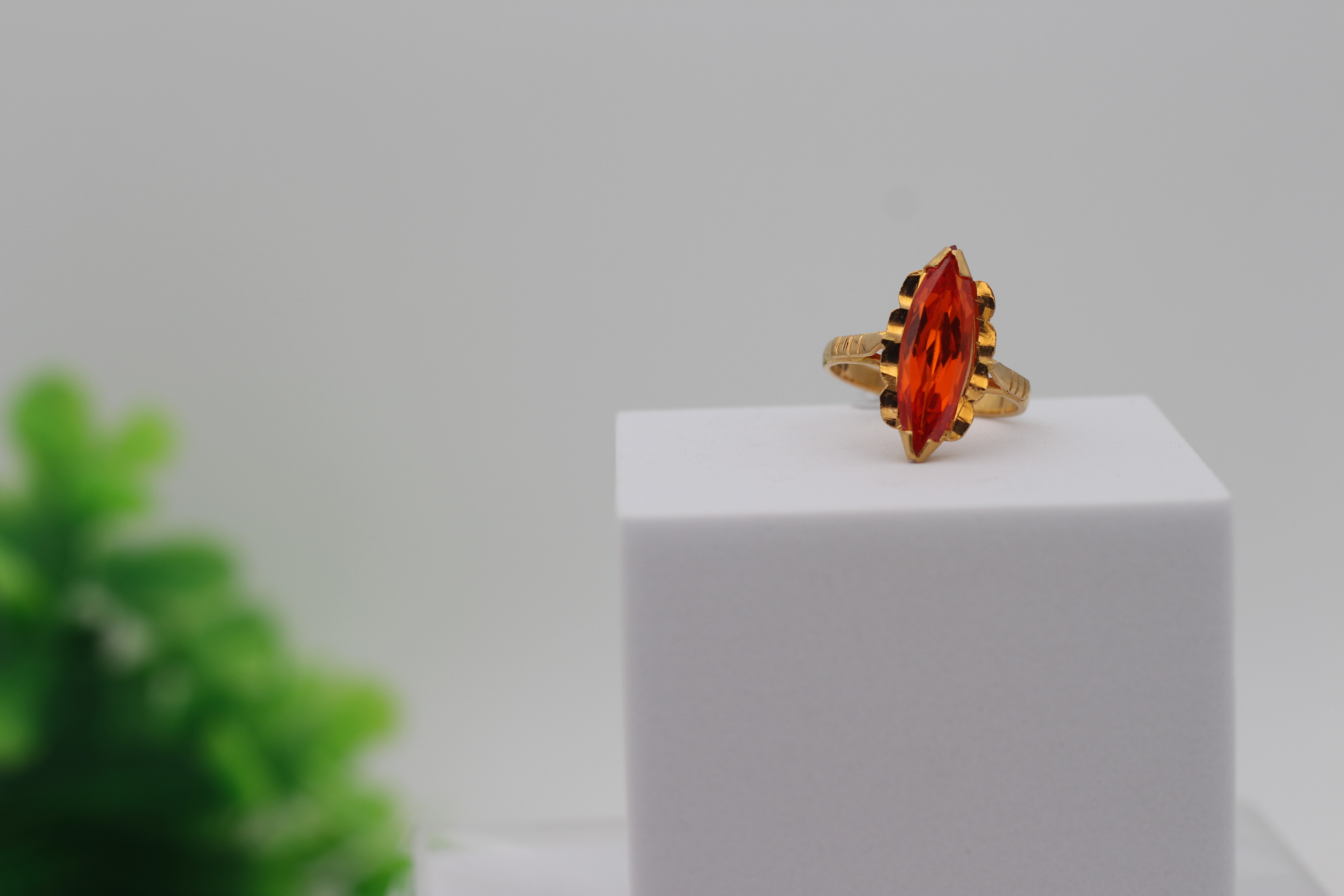 LADIES GOLD DESIGN RING