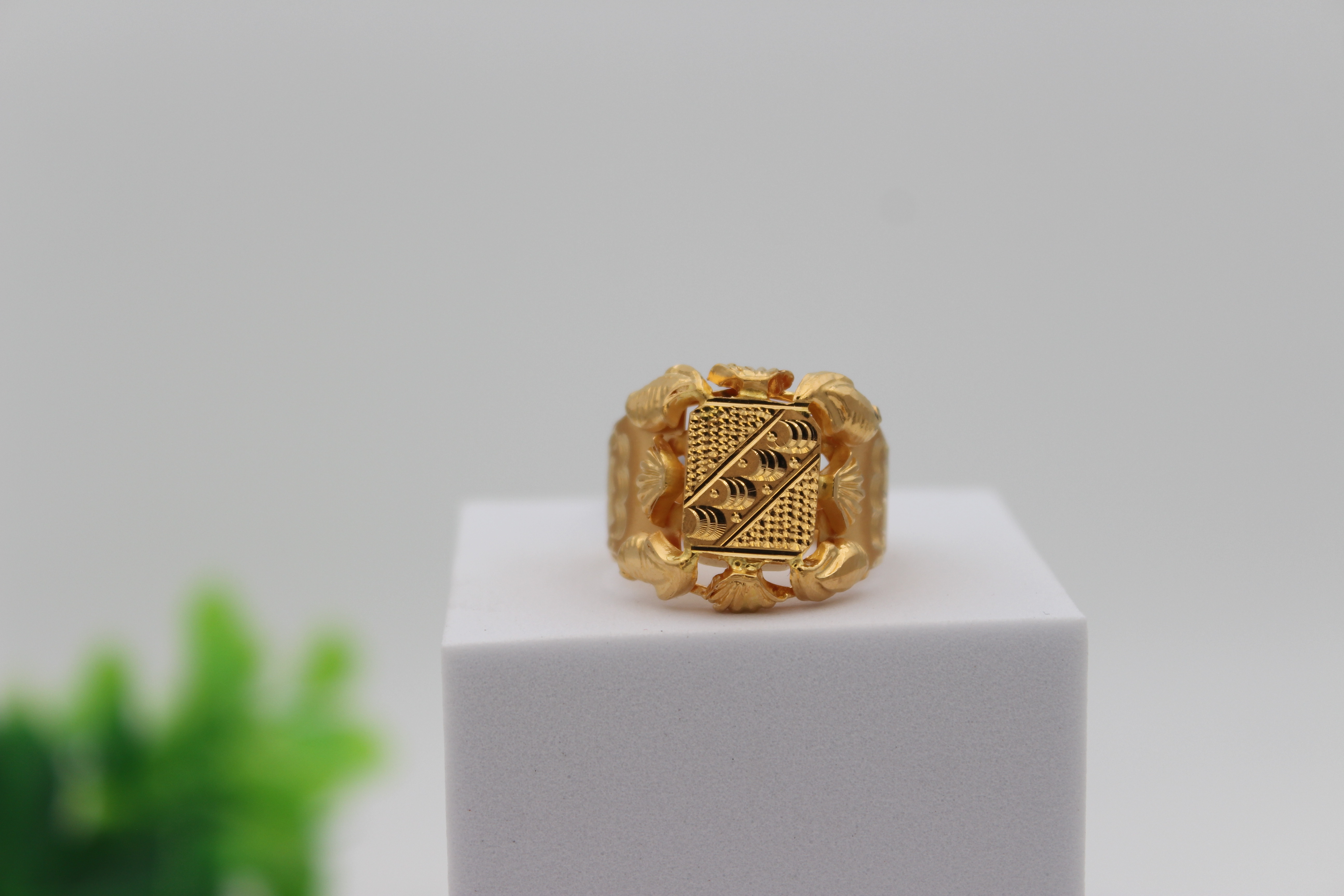 GENTS DESIGN GOLD RING 