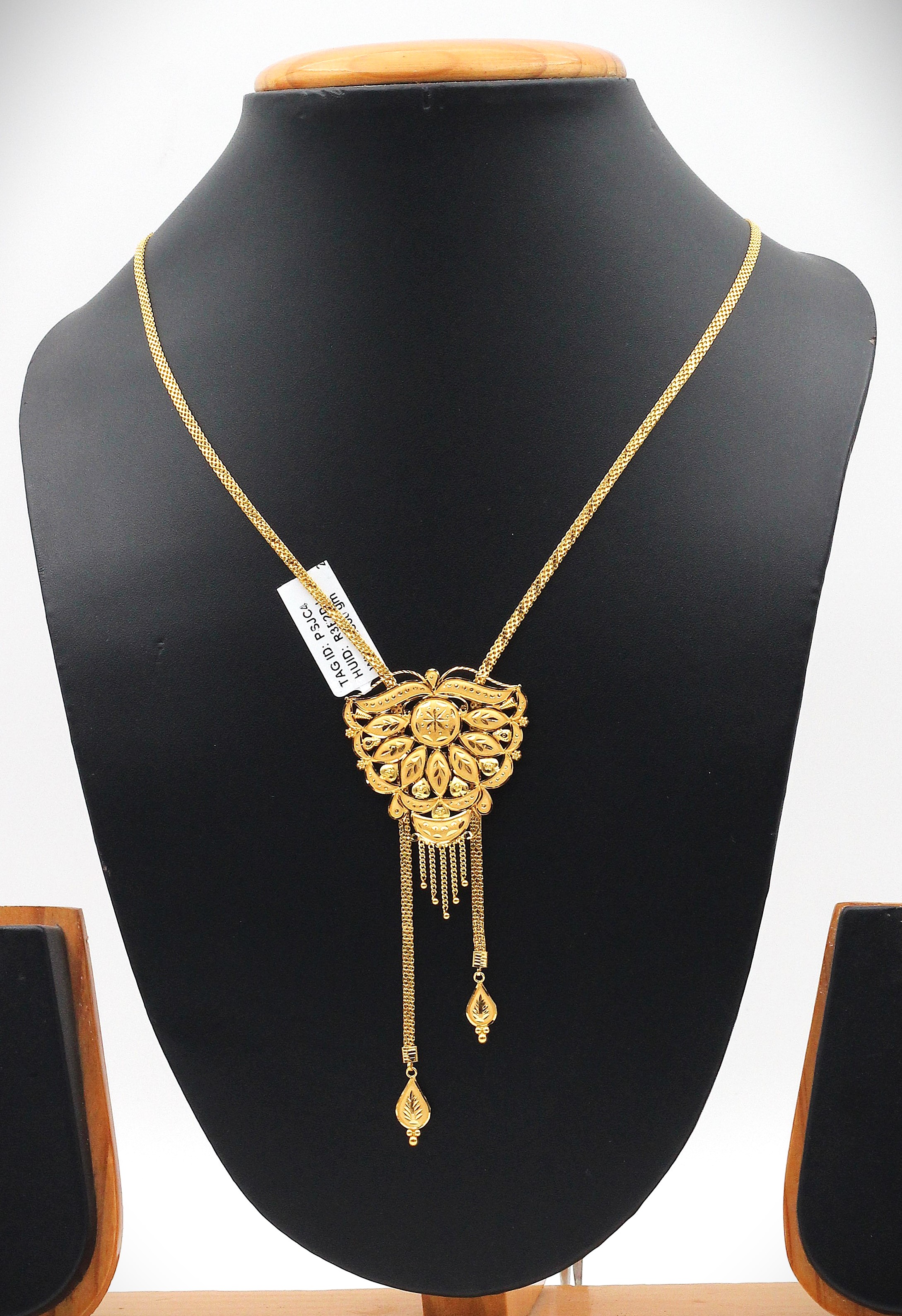 TIE CHAIN