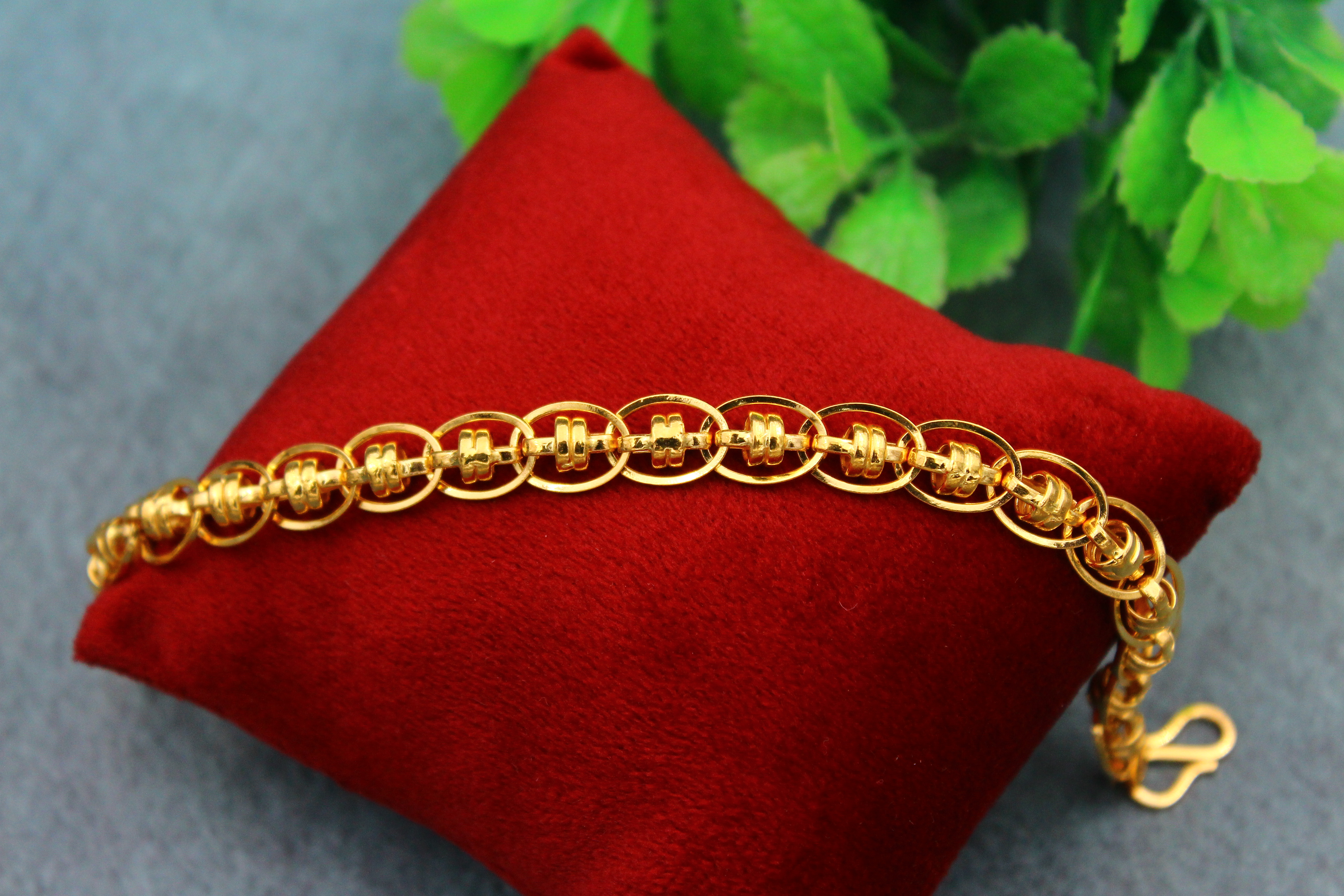 BRACELET