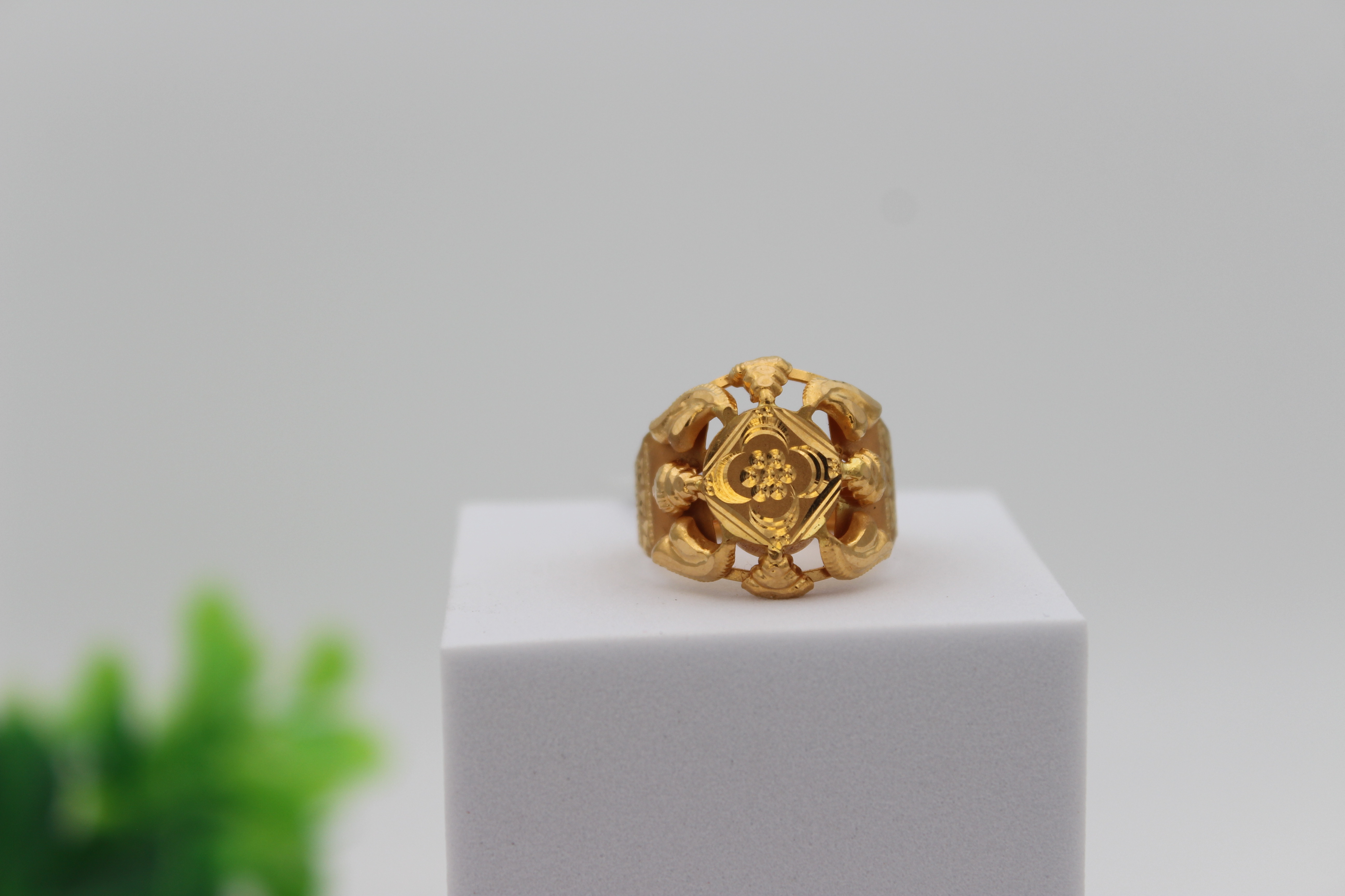 GENTS DESIGN GOLD RING 