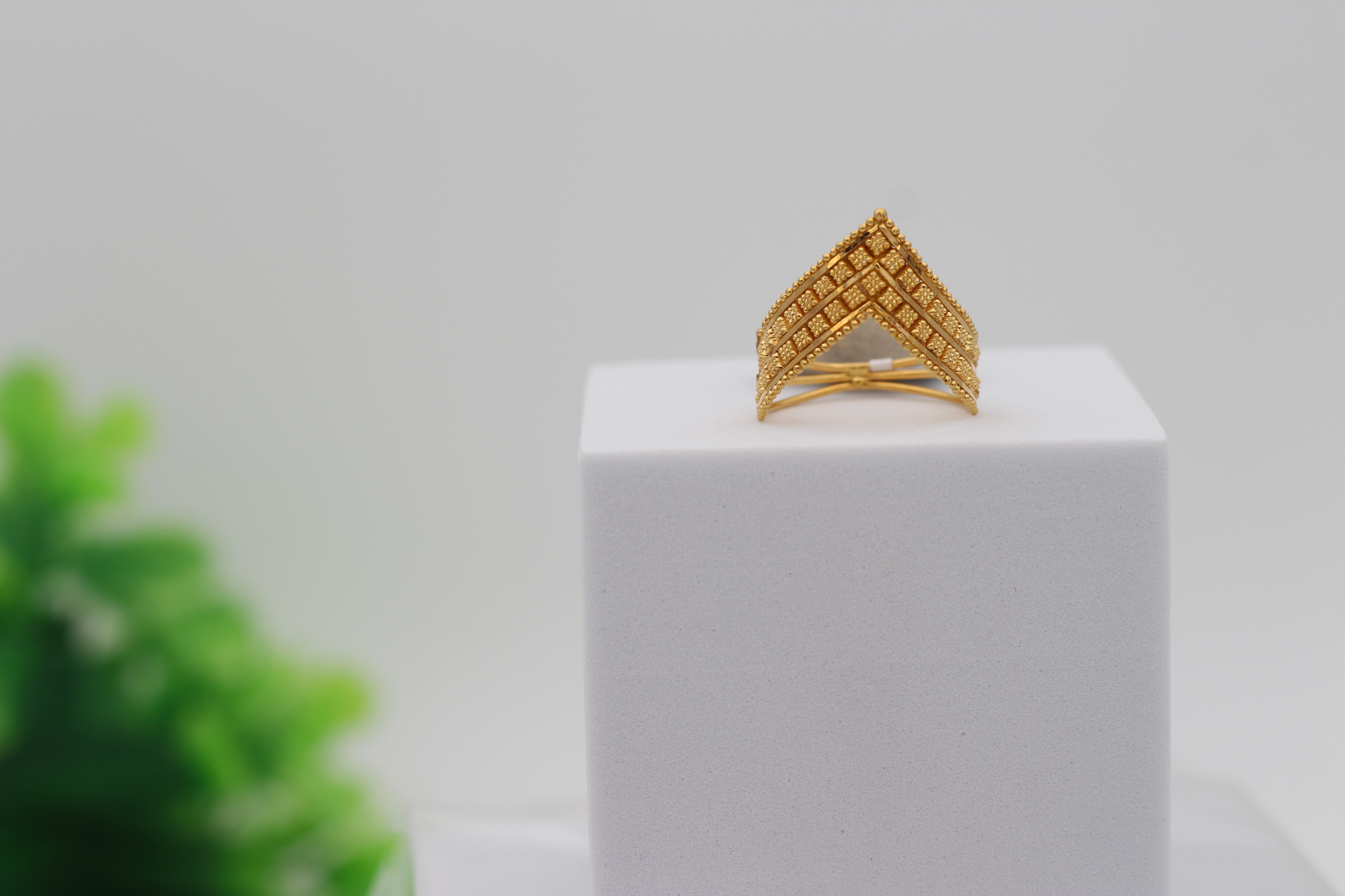 LADIES GOLD DESIGN RING