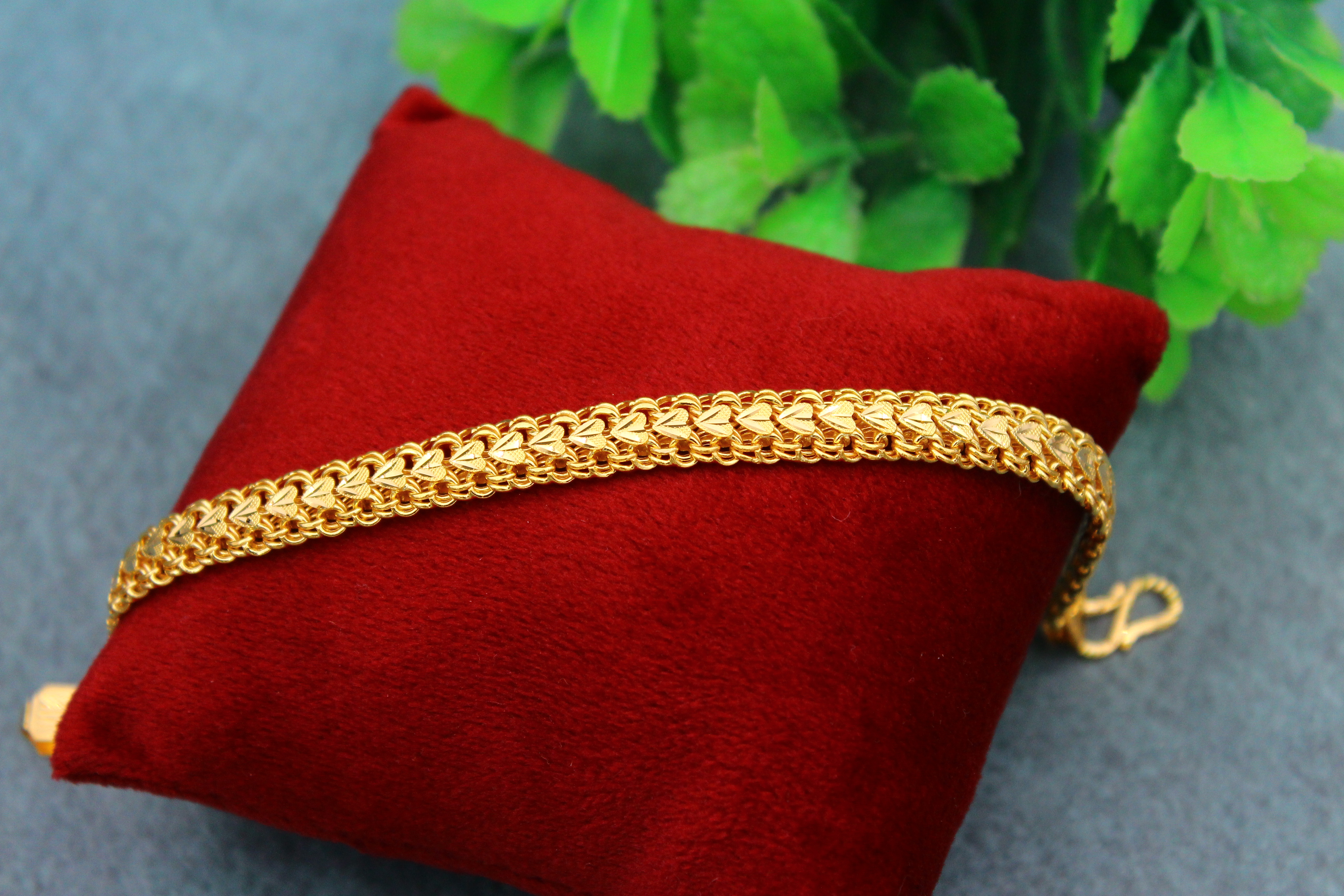 BRACELET