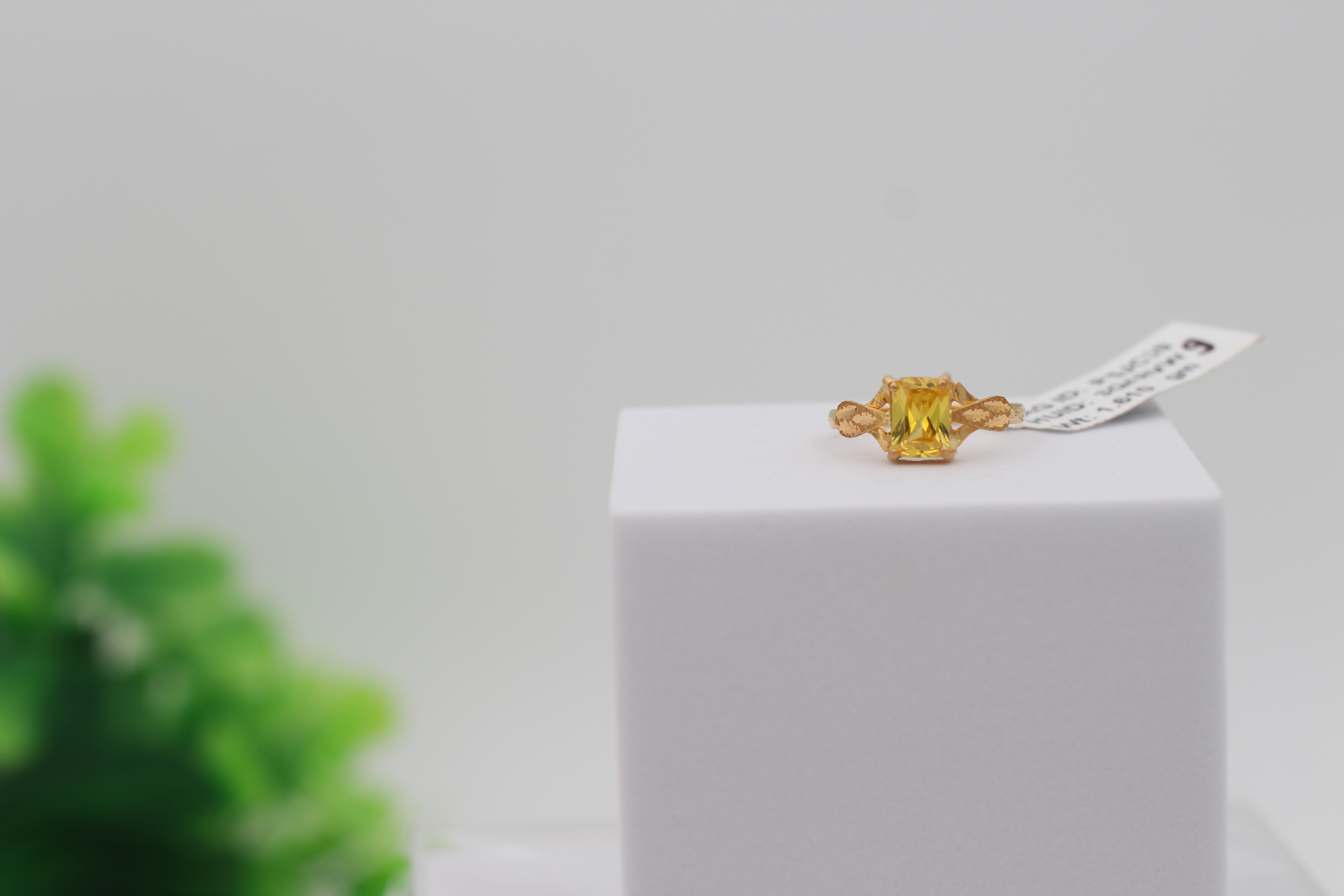 LADIES GOLD DESIGN RING