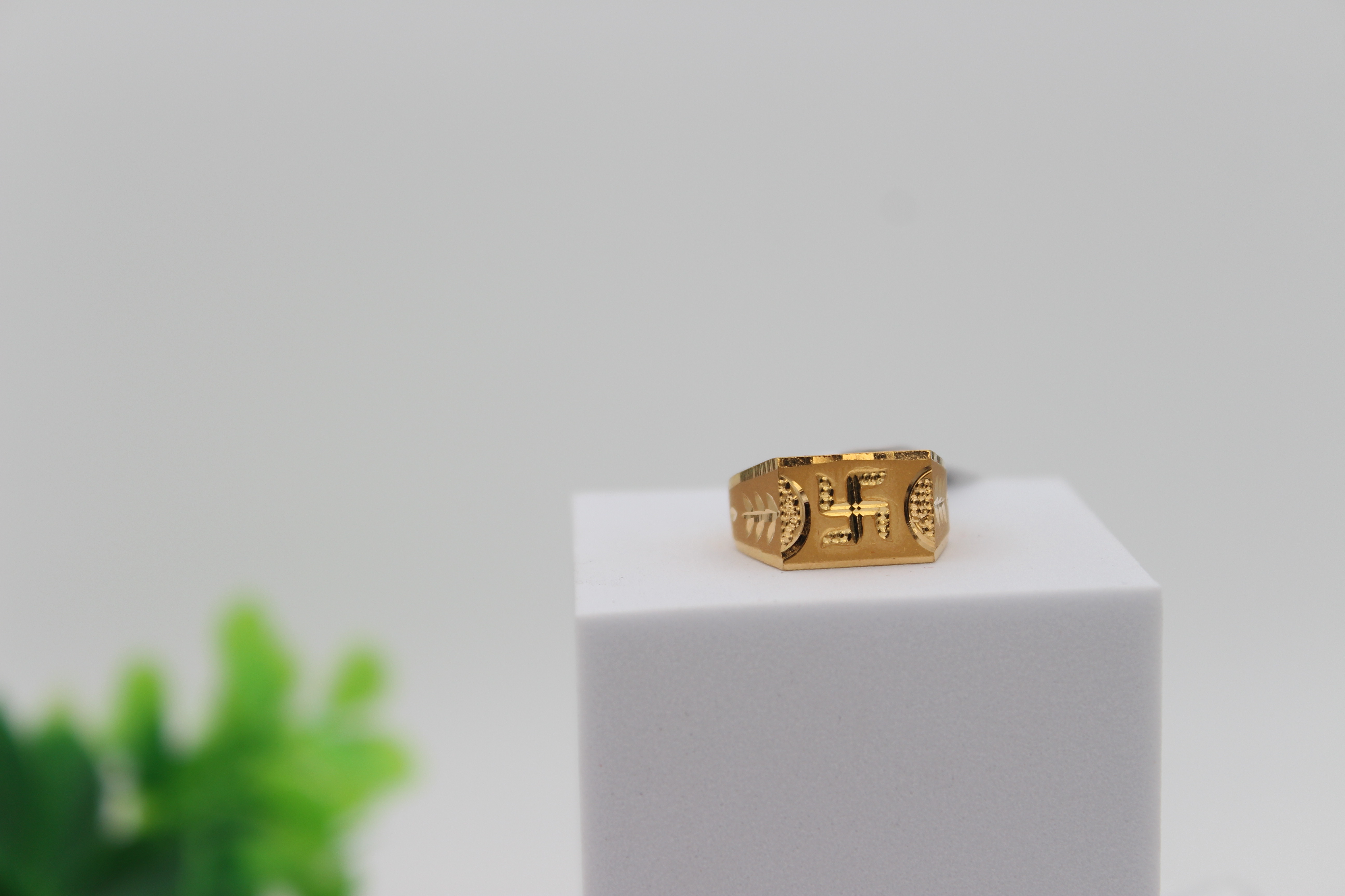 GENTS DESIGN GOLD RING 