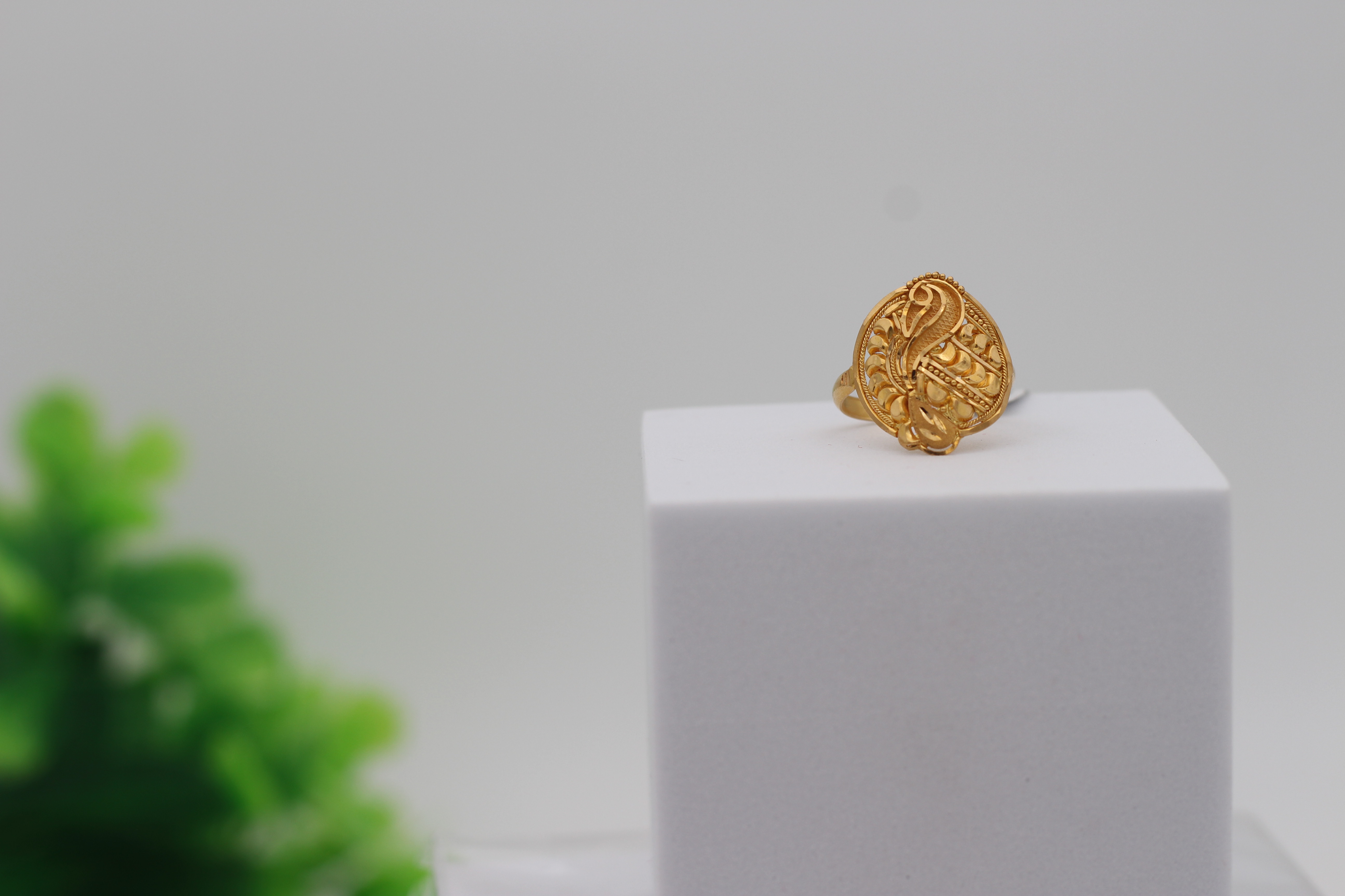 LADIES GOLD DESIGN RING