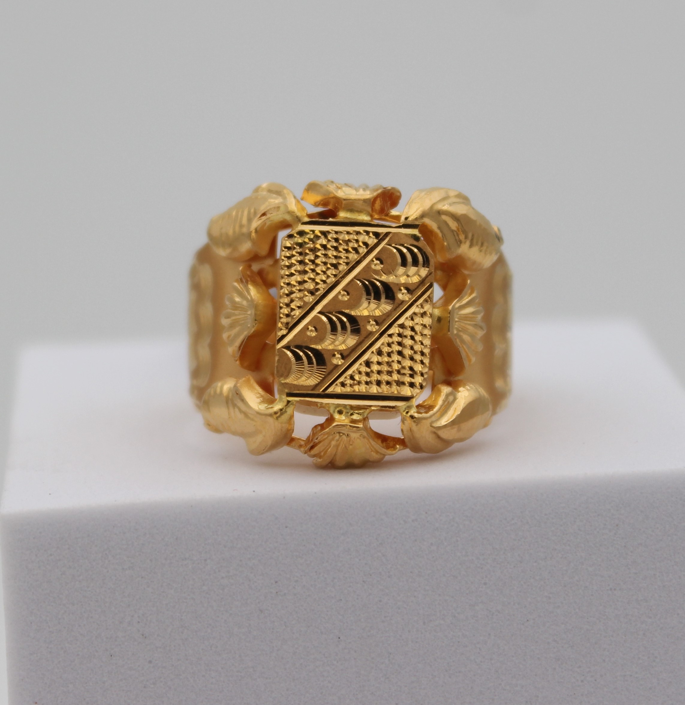 GENTS RING