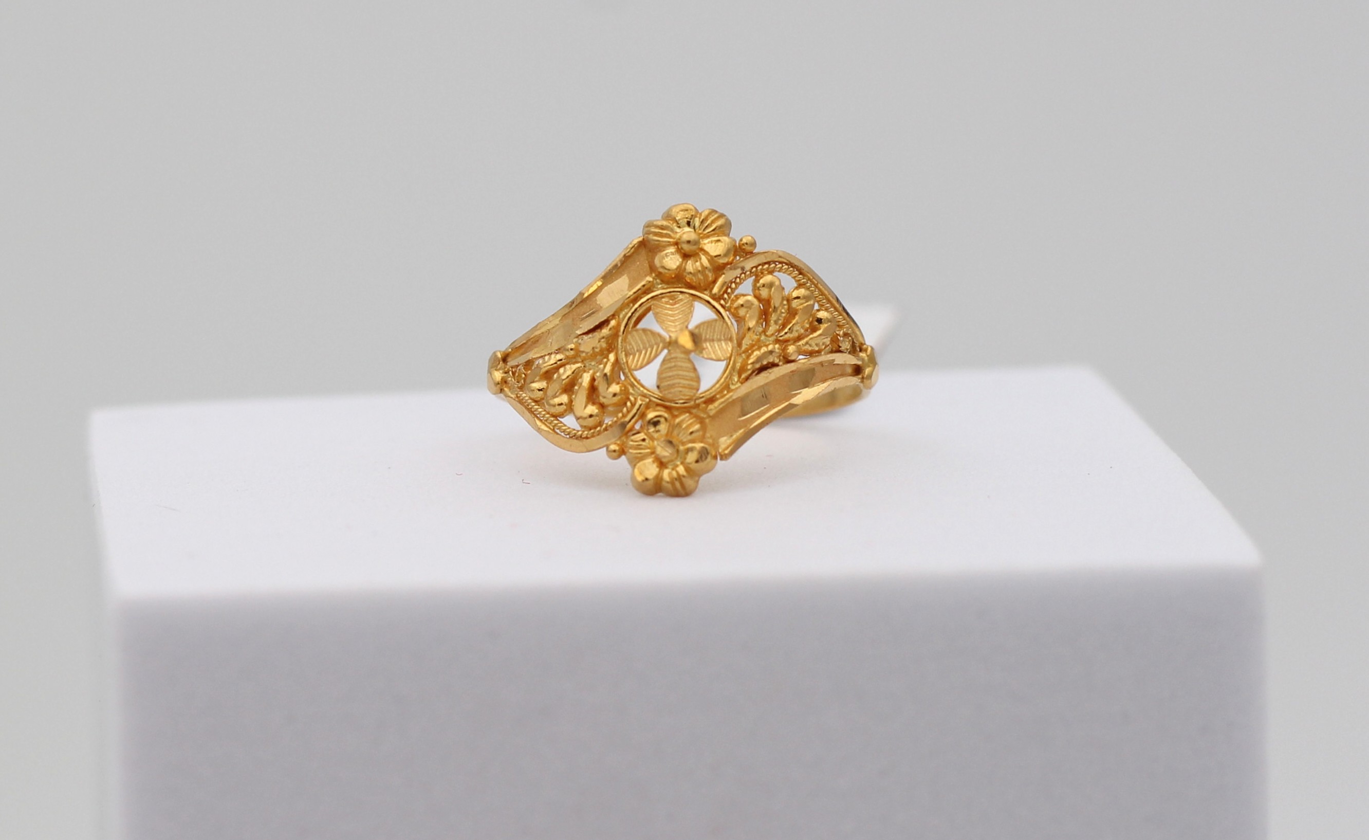 LADIES RING